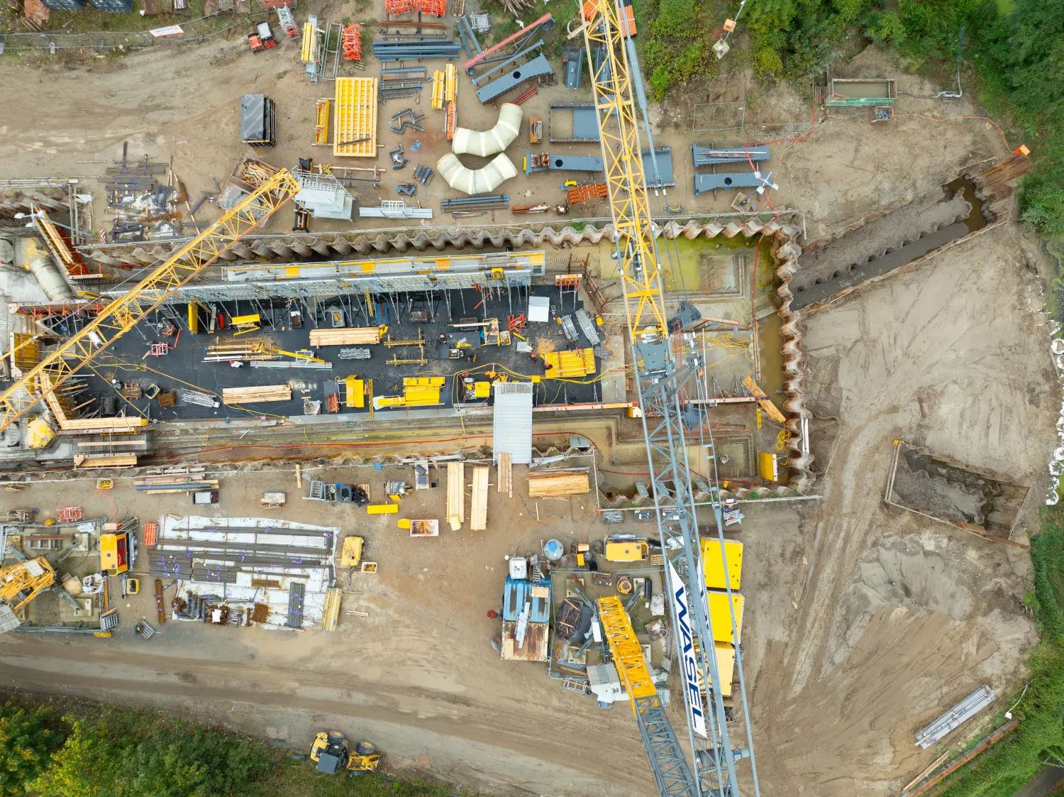 Drohnenblick, Luftbildaufnahme einer Baustelle