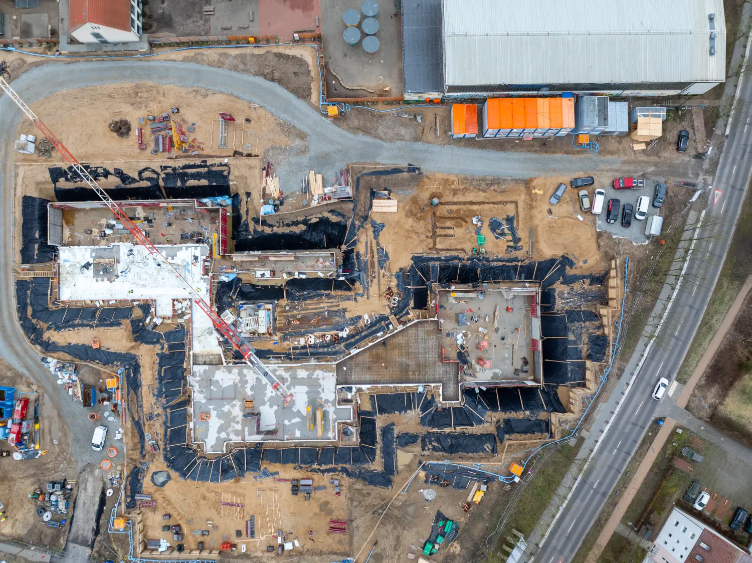 Drohnenblick, Luftbildaufnahme einer Baustelle