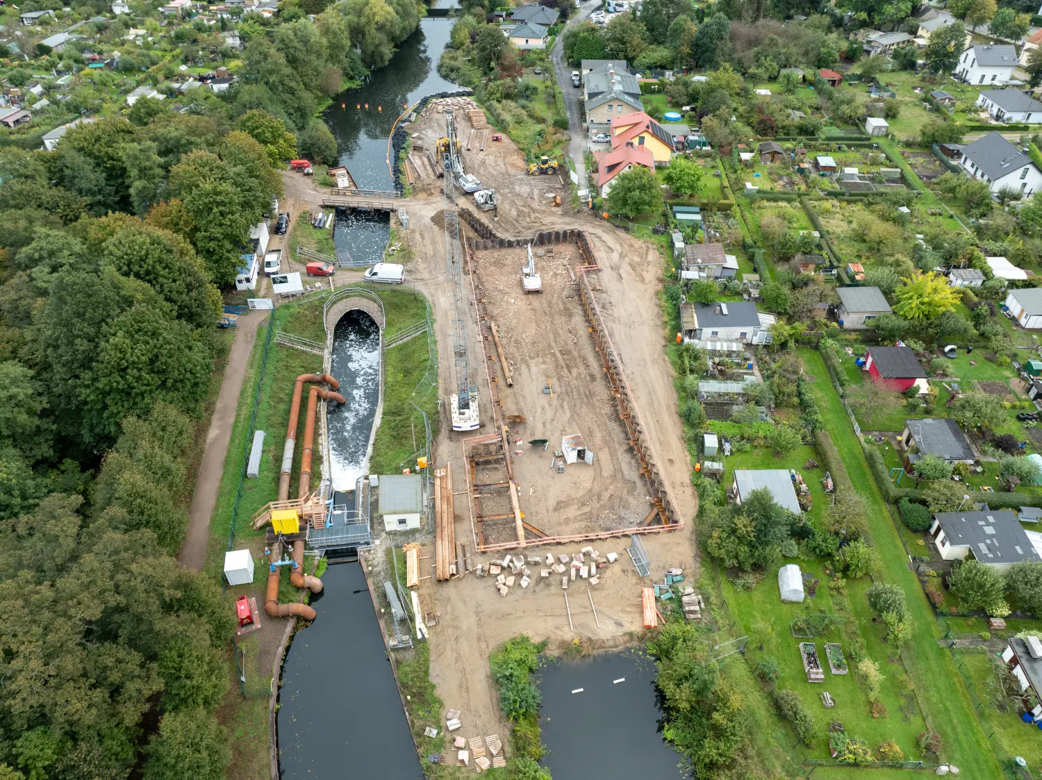 Drohnenblick, Luftbildaufnahme einer Baustelle