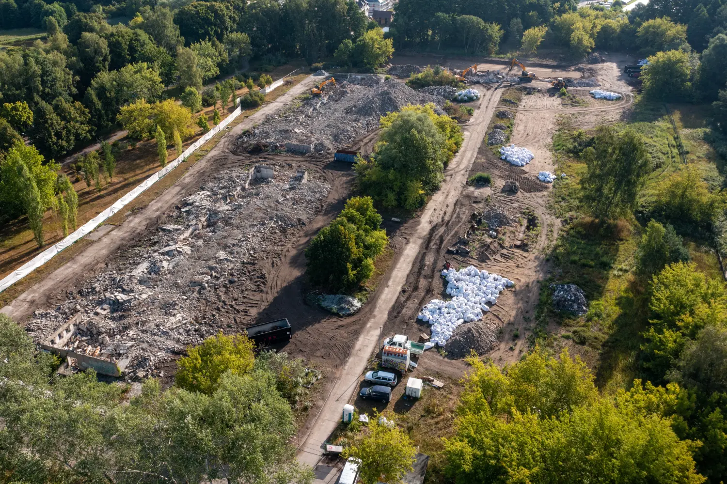 Drohnenblick, Luftbildaufnahme einer Baustelle