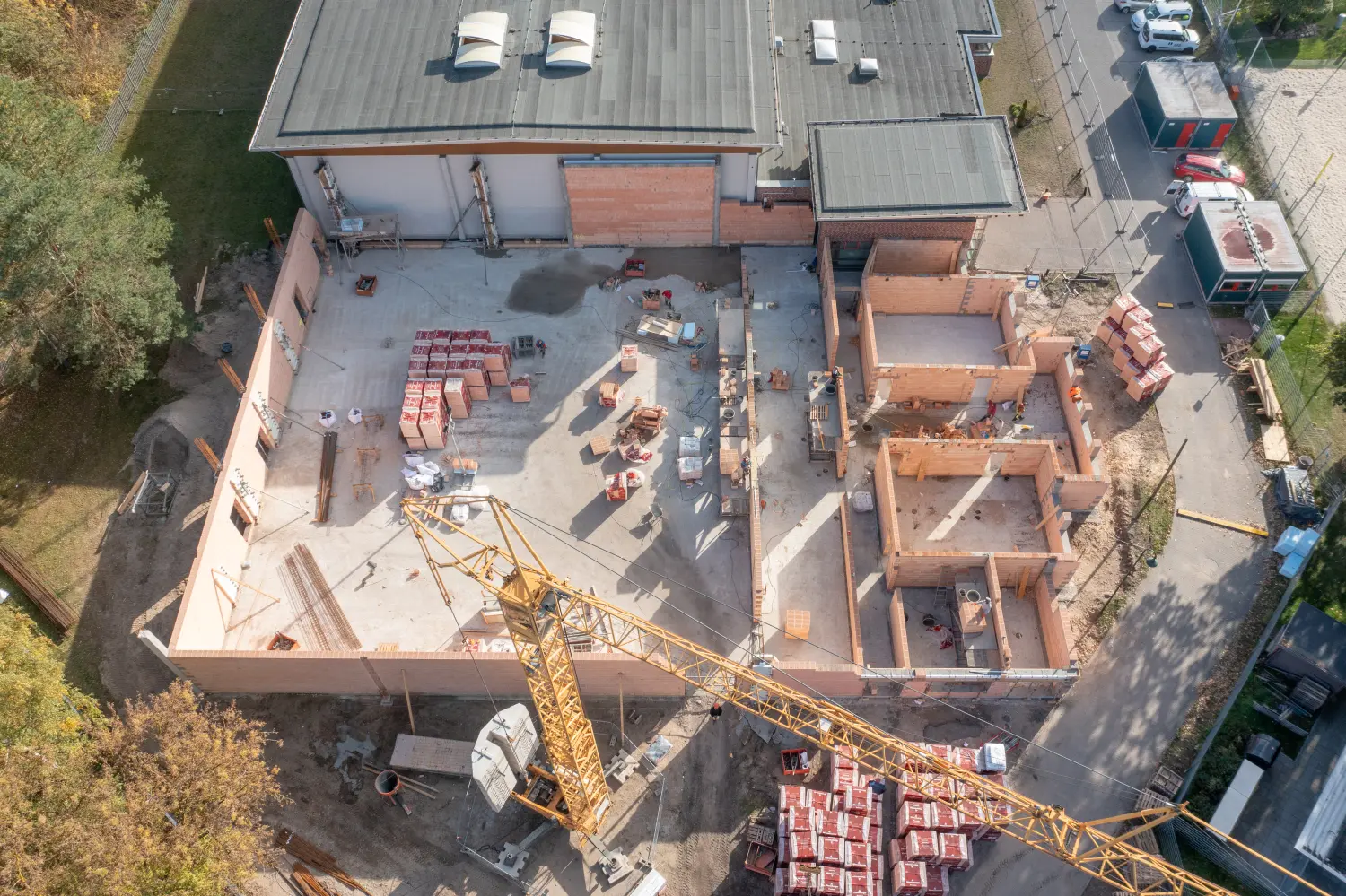 Drohnenblick, Luftbildaufnahme einer Baustelle