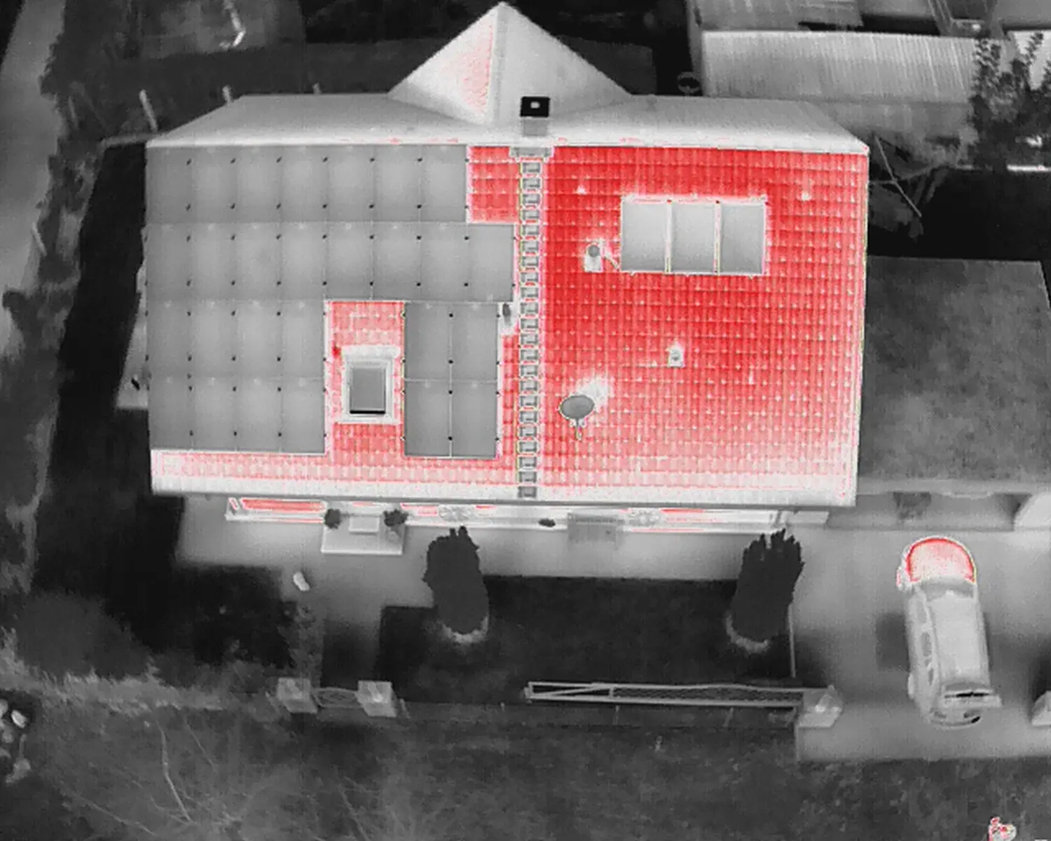 Drohnenblick, Thermografie eines Gebäudes