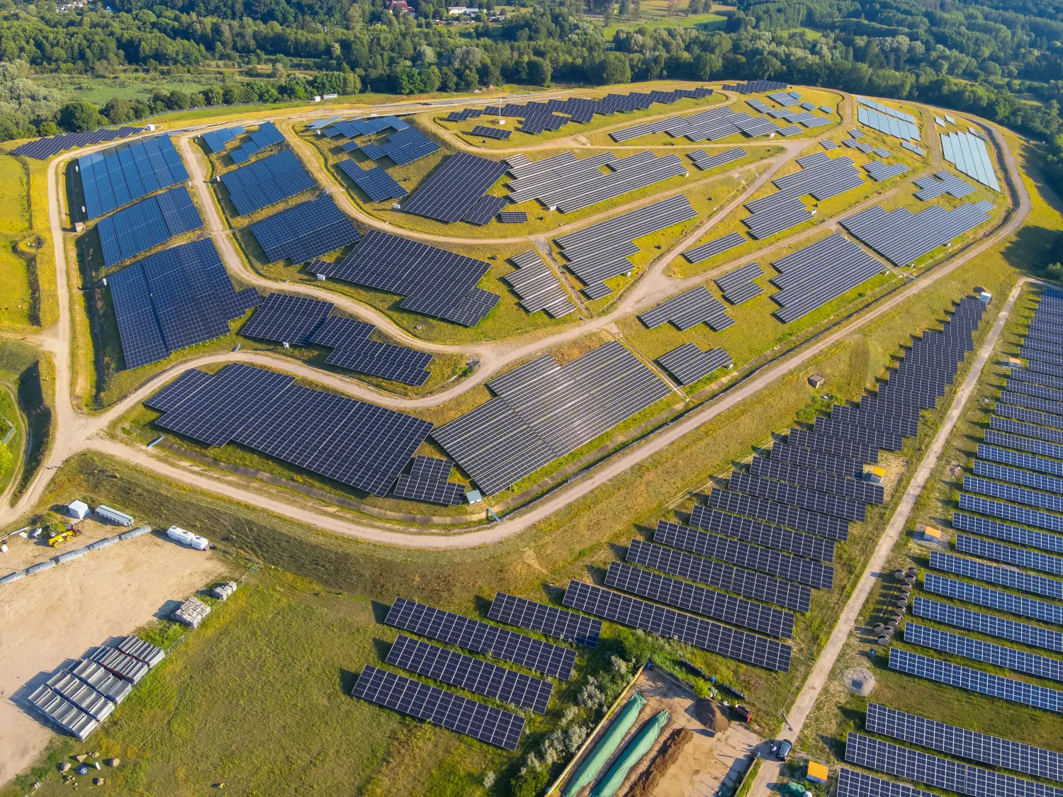 Drohnenblick, Luftbildaufnahmen von Solaranlagen