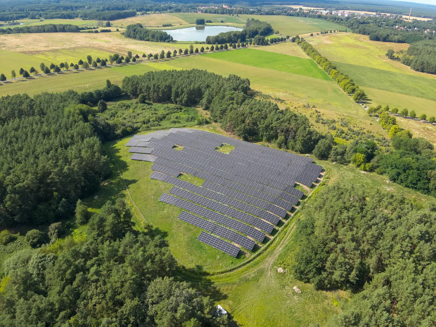 Drohnenblick, Luftbildaufnahmen von Solaranlagen