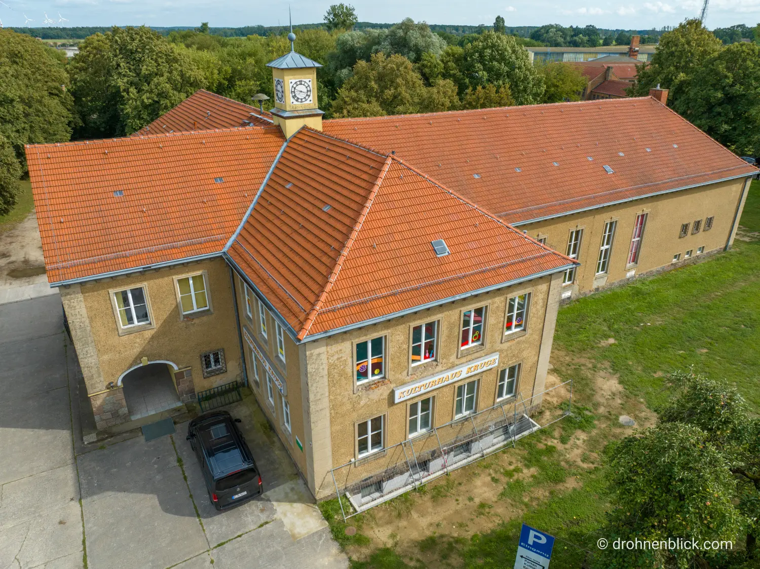 Drohnenblick, Luftbildaufnahmen von Häusern/Grundstücken